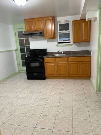 Listing photo 1 of 3