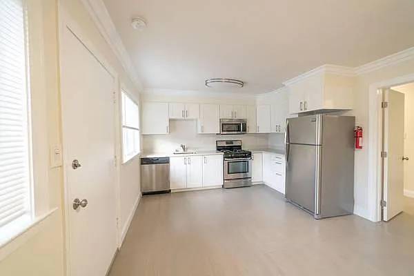 Listing photo 1 of 5