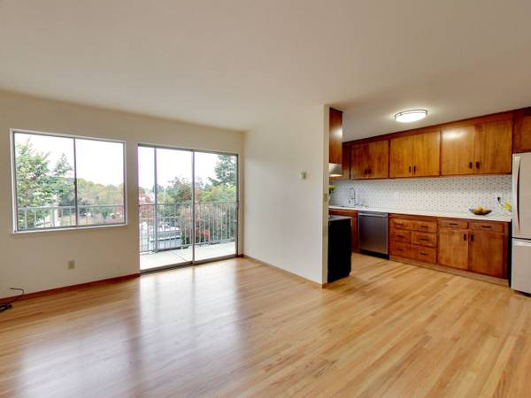 Listing photo 1 of 5