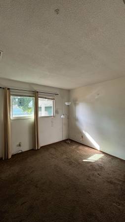 Listing photo 1 of 4