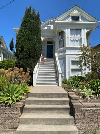 Listing photo 1 of 5