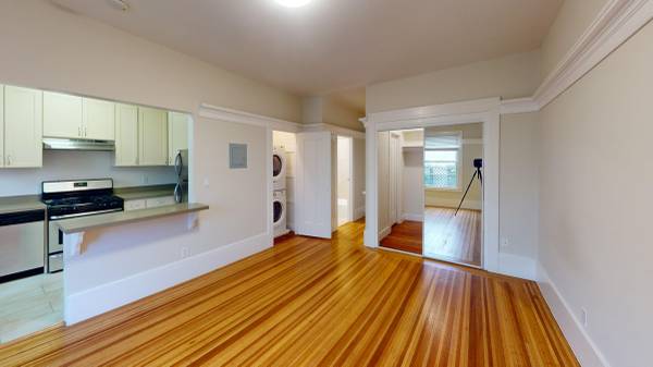 Listing photo 1 of 5