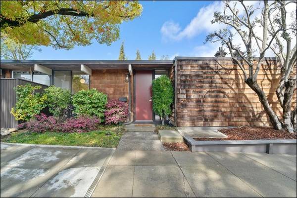 Listing photo 1 of 5