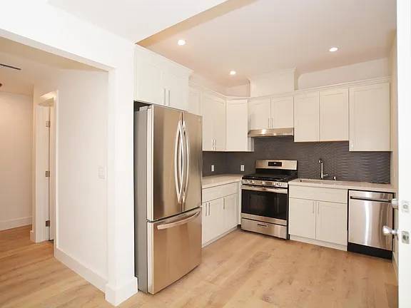 Listing photo 1 of 5