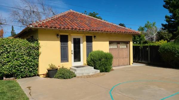 Listing photo 1 of 5
