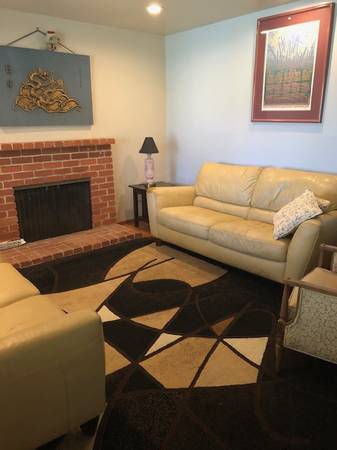 Listing photo 1 of 4