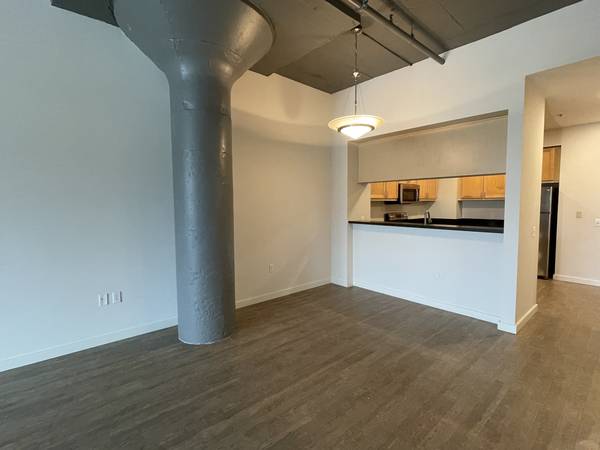 Listing photo 1 of 5
