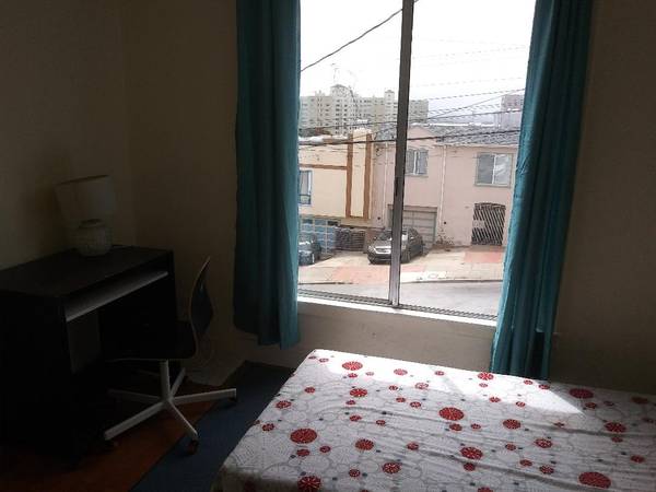 Listing photo 1 of 5