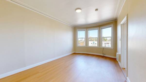 Listing photo 1 of 5