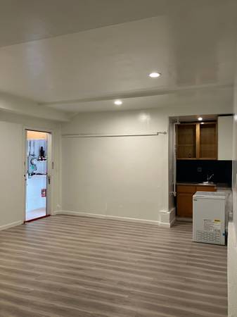 Listing photo 1 of 3