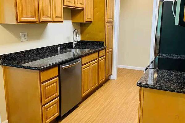 Listing photo 1 of 5