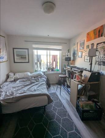 Listing photo 1 of 5