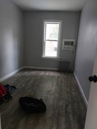 Listing photo 1 of 2