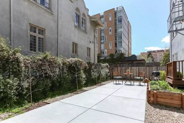 Listing photo 1 of 5