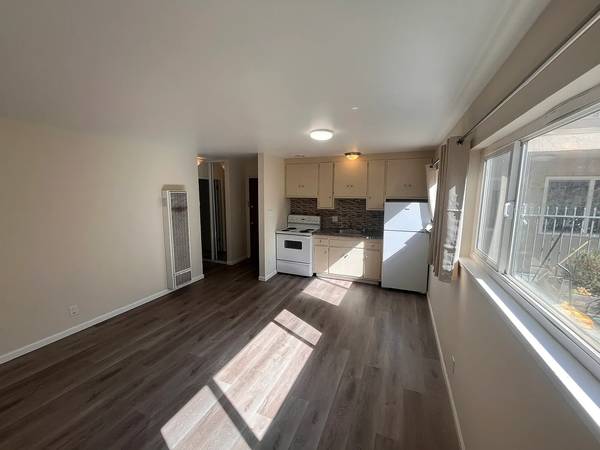 Listing photo 1 of 5