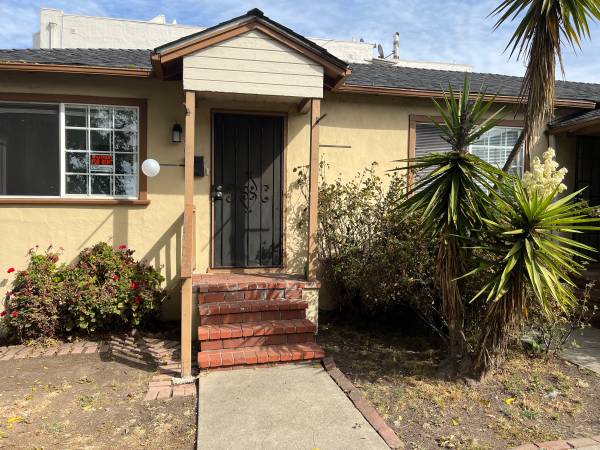 Listing photo 1 of 5