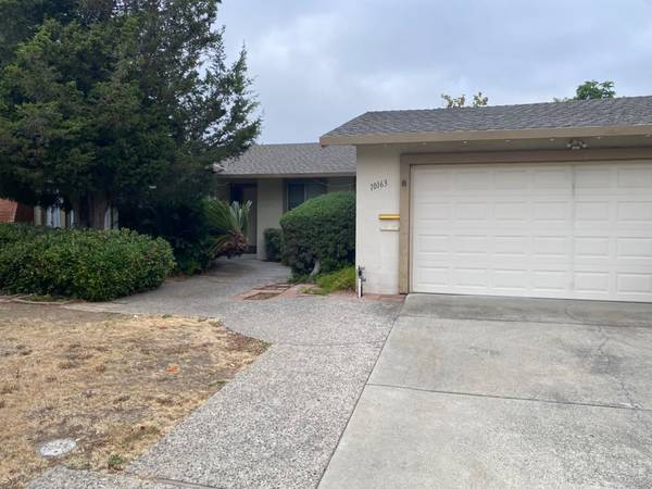 Listing photo 1 of 5