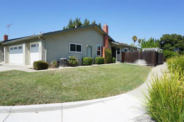 Listing photo 1 of 5