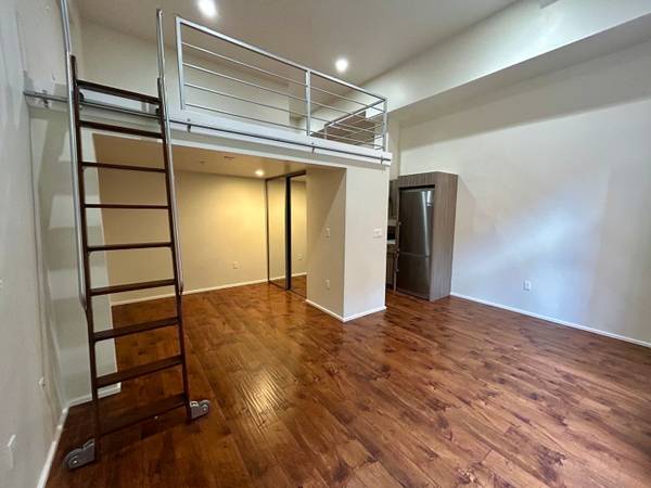 Listing photo 1 of 5