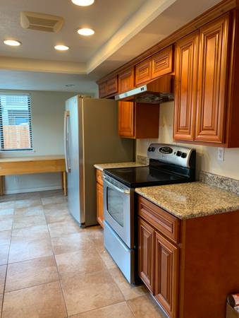 Listing photo 1 of 5