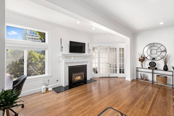 Listing photo 1 of 5