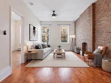 Listing photo 1 of 5