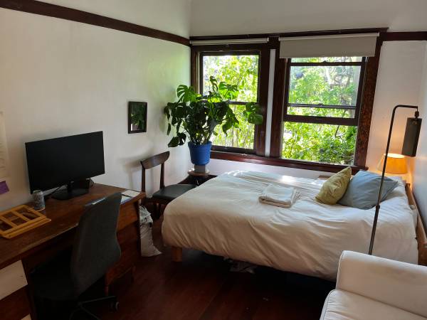 Listing photo 1 of 5