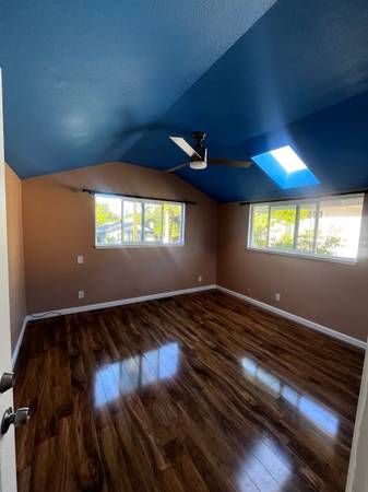 Listing photo 1 of 3