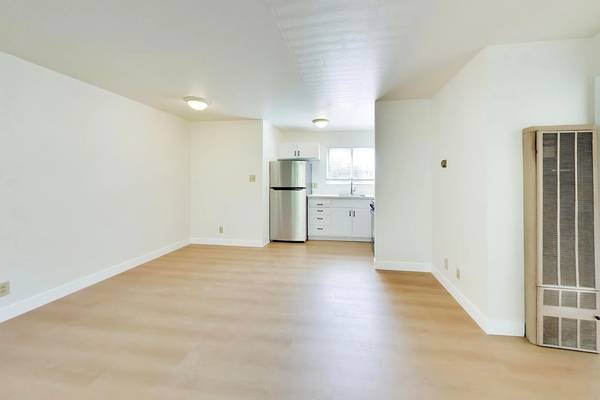 Listing photo 1 of 5