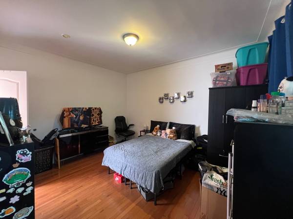 Listing photo 1 of 4