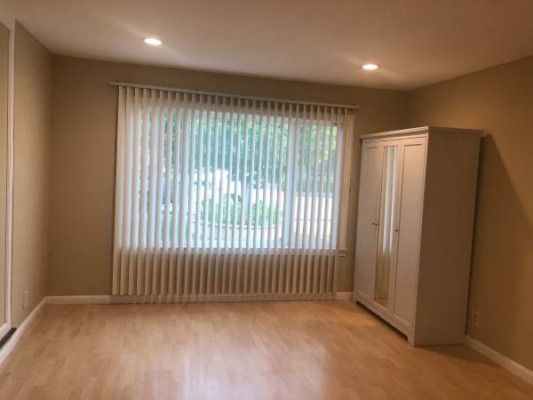 Listing photo 1 of 4