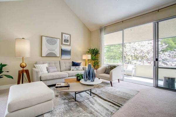 Listing photo 1 of 5