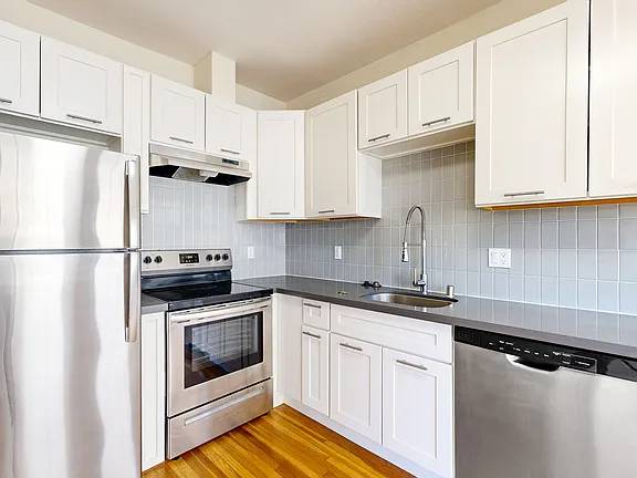 Listing photo 1 of 5