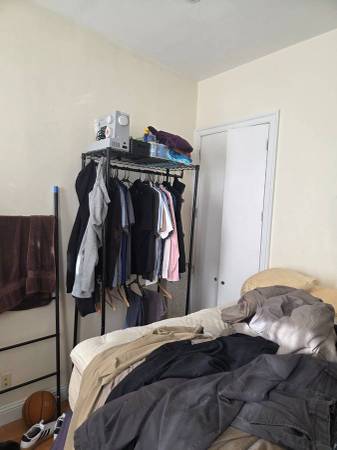 Listing photo 1 of 3