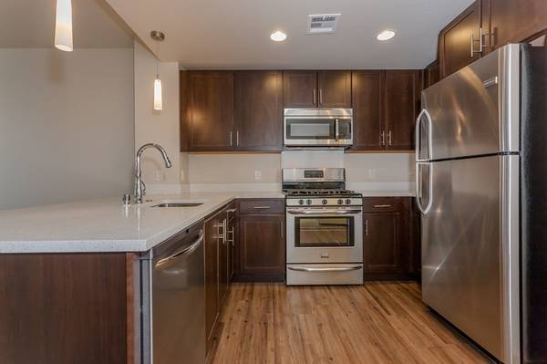 Listing photo 1 of 3