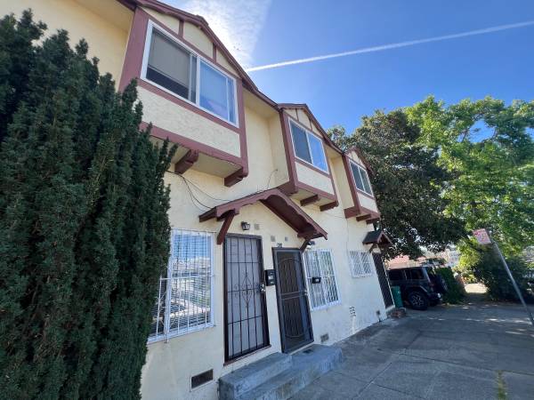 Listing photo 1 of 5