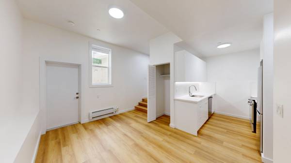 Listing photo 1 of 5