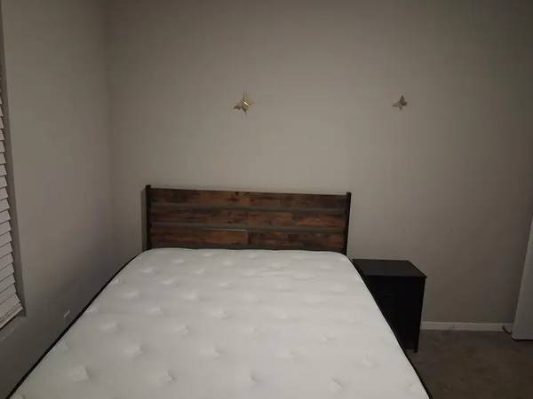 Listing photo 1 of 2