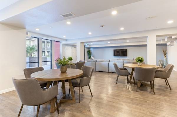 Listing photo 1 of 5