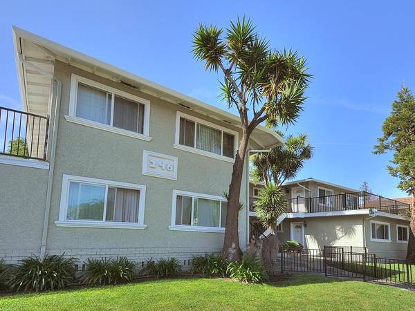 Listing photo 1 of 5