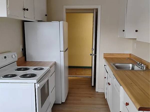Listing photo 1 of 3