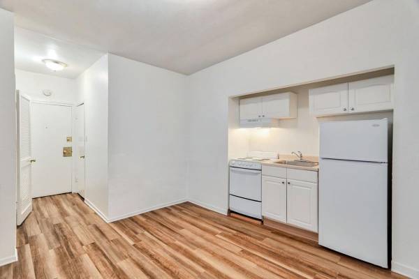 Listing photo 1 of 5