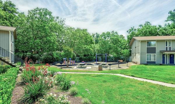 Listing photo 1 of 5