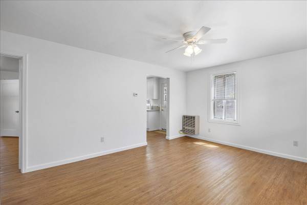 Listing photo 1 of 5
