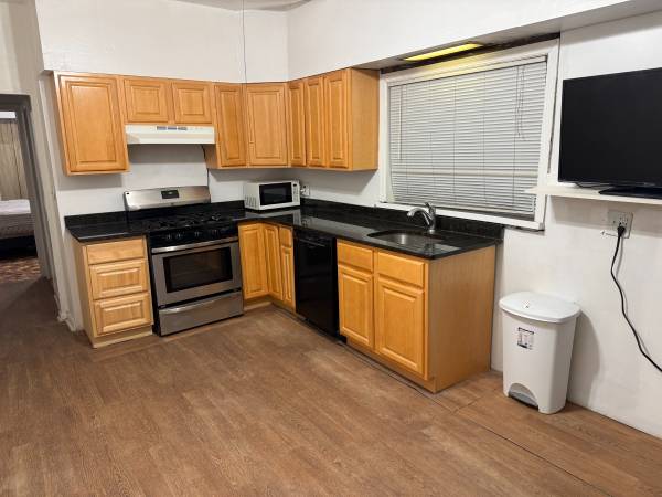 Listing photo 1 of 4