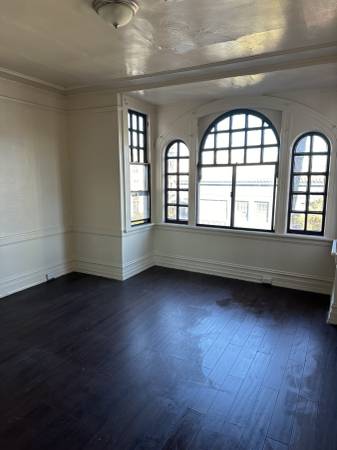 Listing photo 1 of 4