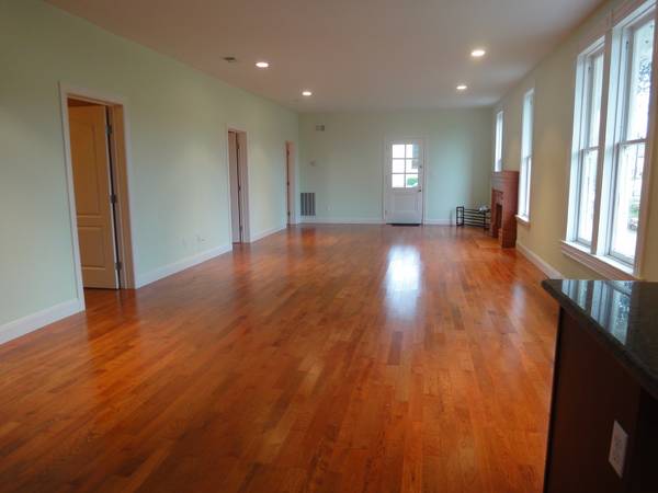 Listing photo 1 of 5