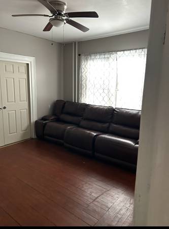 Listing photo 1 of 5