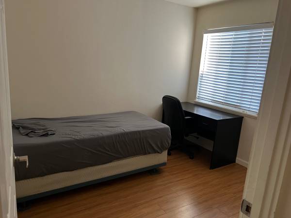 Listing photo 1 of 3