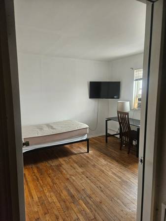 Listing photo 1 of 5